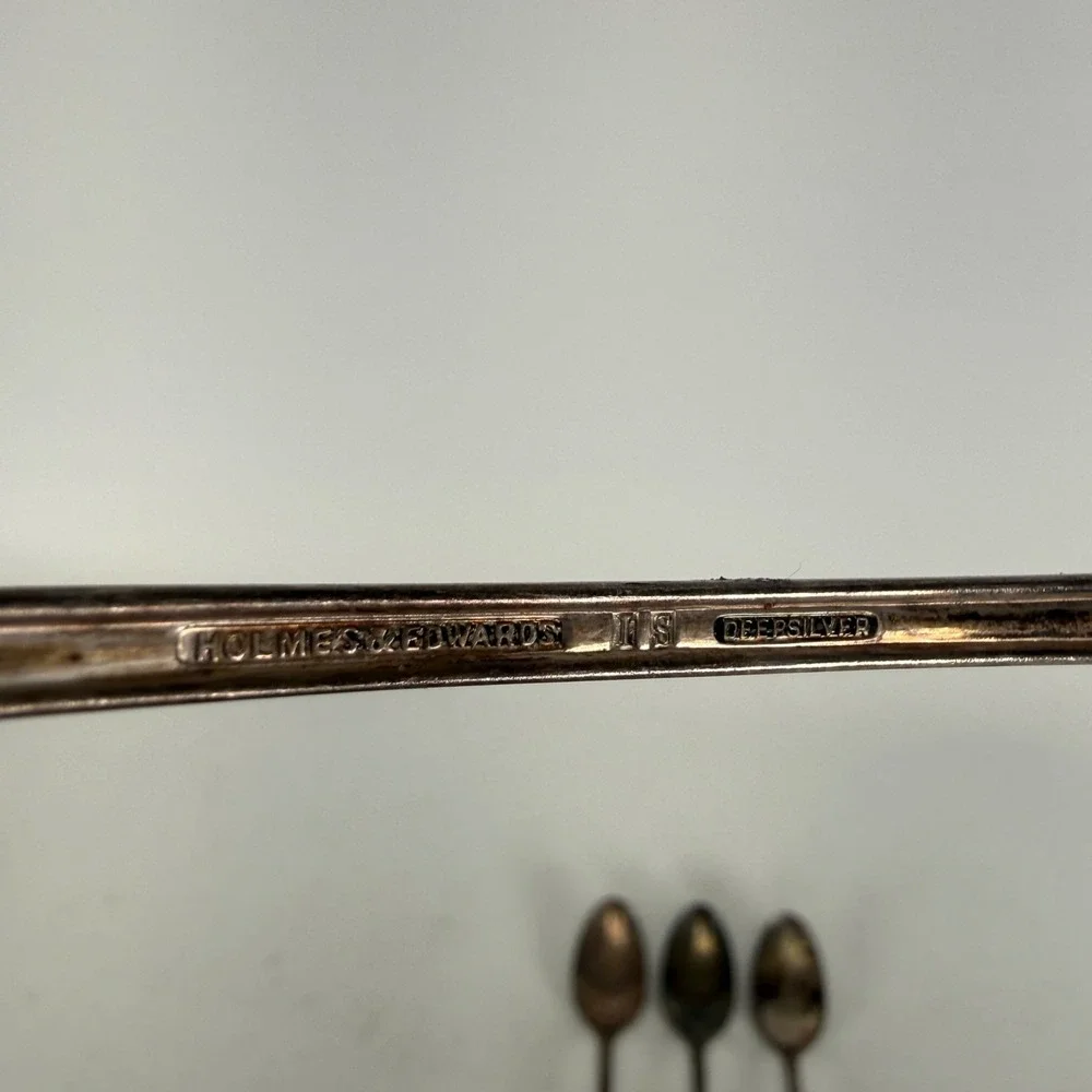 Set of 4 Holmes & Edwards May Queen Teaspoons – Silverplate – 7 3/4